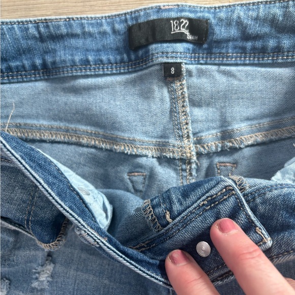 1822 Denim Size 8, waist is 14, inseam is 21 blue distressed - Picture 3 of 5